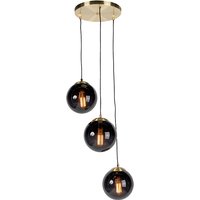 Hanglamp boven nachtkastje naast het bed